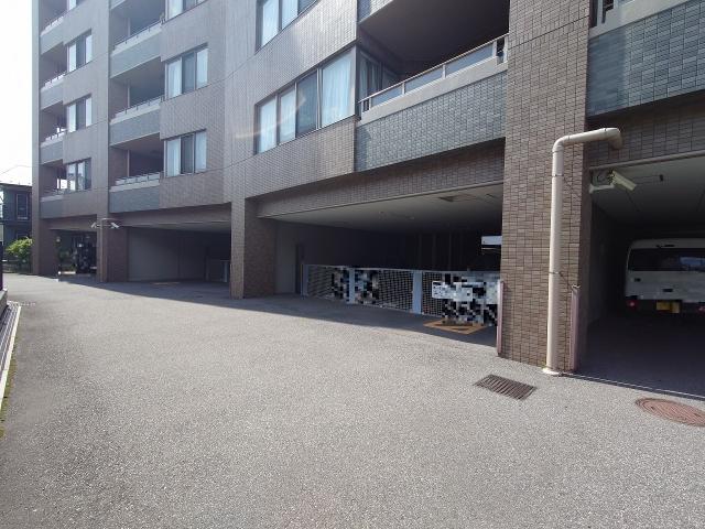 駐車場(共用設備)  写真撮影日：2025-06-08