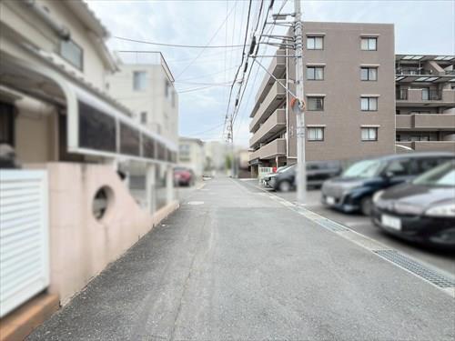 前面道路（２０２５年６月撮影）