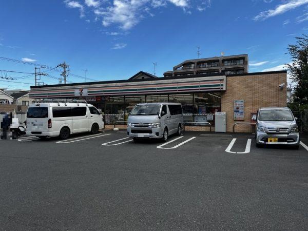 セブンイレブン船橋薬円台公園前店 50m 写真撮影日：2023-11-18