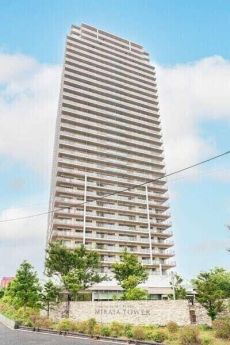 京成本線「ユーカリが丘」駅徒歩6分の立地。地上31階建、総戸数411戸の大規模タワーレジデンスです。