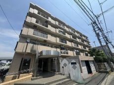 1993年2月築、RC造5階建・総戸数54戸。ペットと暮らせるマンションです(細則有り)。