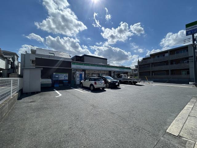 ファミリーマート南行徳三丁目店 500m 写真撮影日：2025-08-10