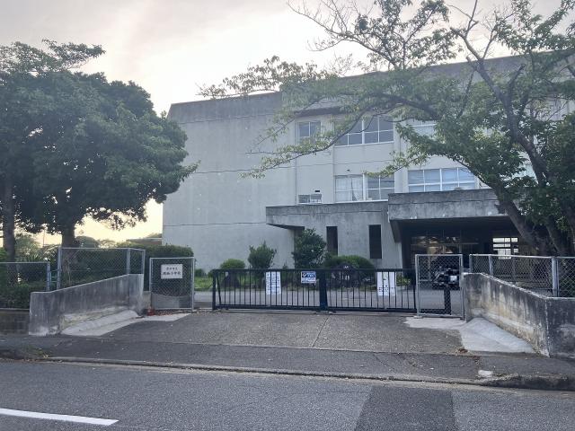 周西小学校 210m 写真撮影日：2025-08-23