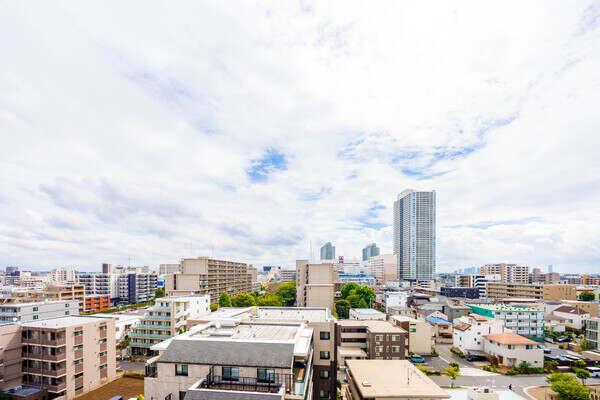 天候によって海浜幕張方面や千葉方面を一望することが出来、開放感のある景色をお楽しみいただけます。