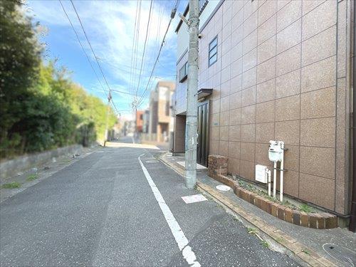 前面道路（２０２５年９月撮影）