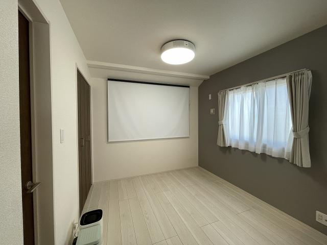 リビング以外の居室  写真撮影日：2025-10-17