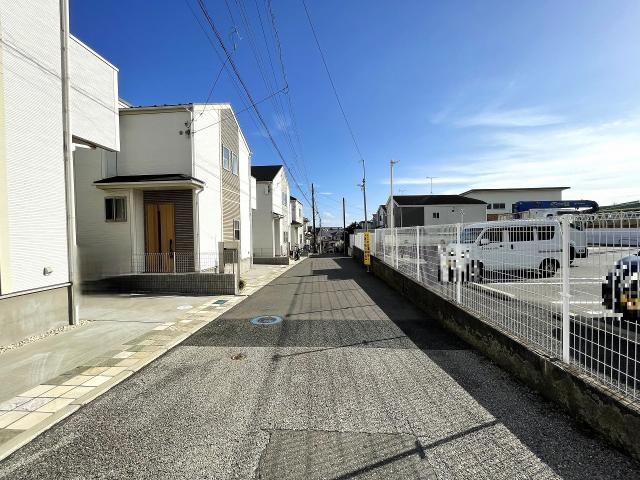 前面道路含む現地写真  写真撮影日：2025-10-17