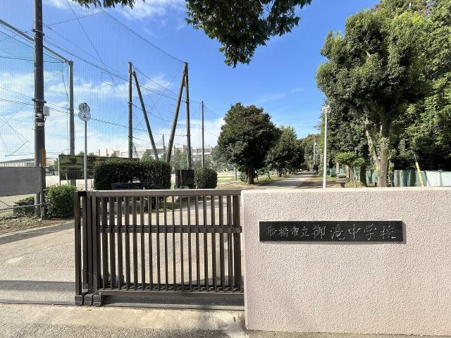 御滝中学校 710m 写真撮影日：2025-10-19