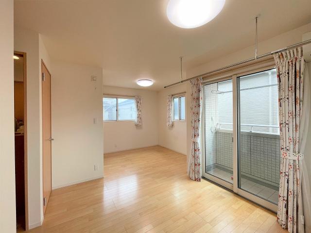 リビング以外の居室  写真撮影日：2025-10-19