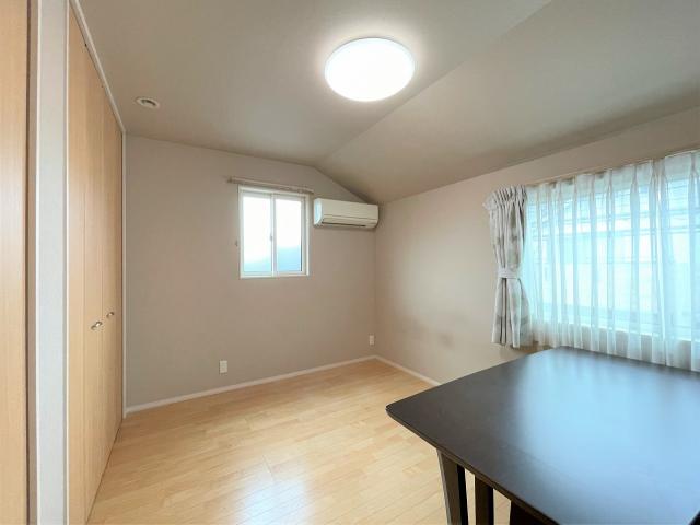 リビング以外の居室  写真撮影日：2025-10-19