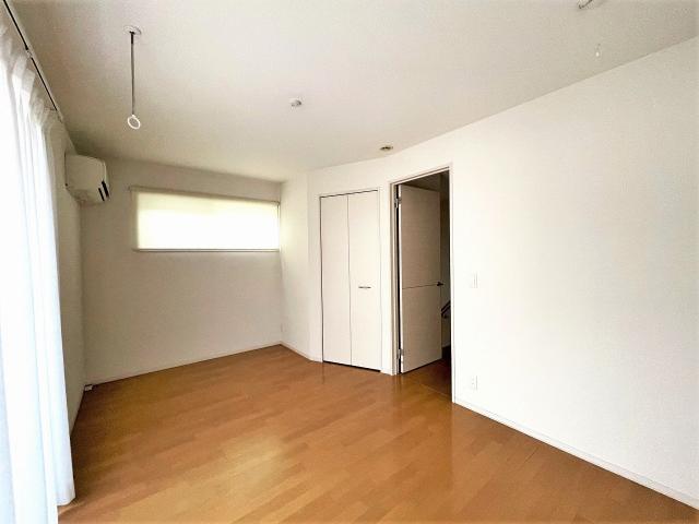 リビング以外の居室  写真撮影日：2025-10-25