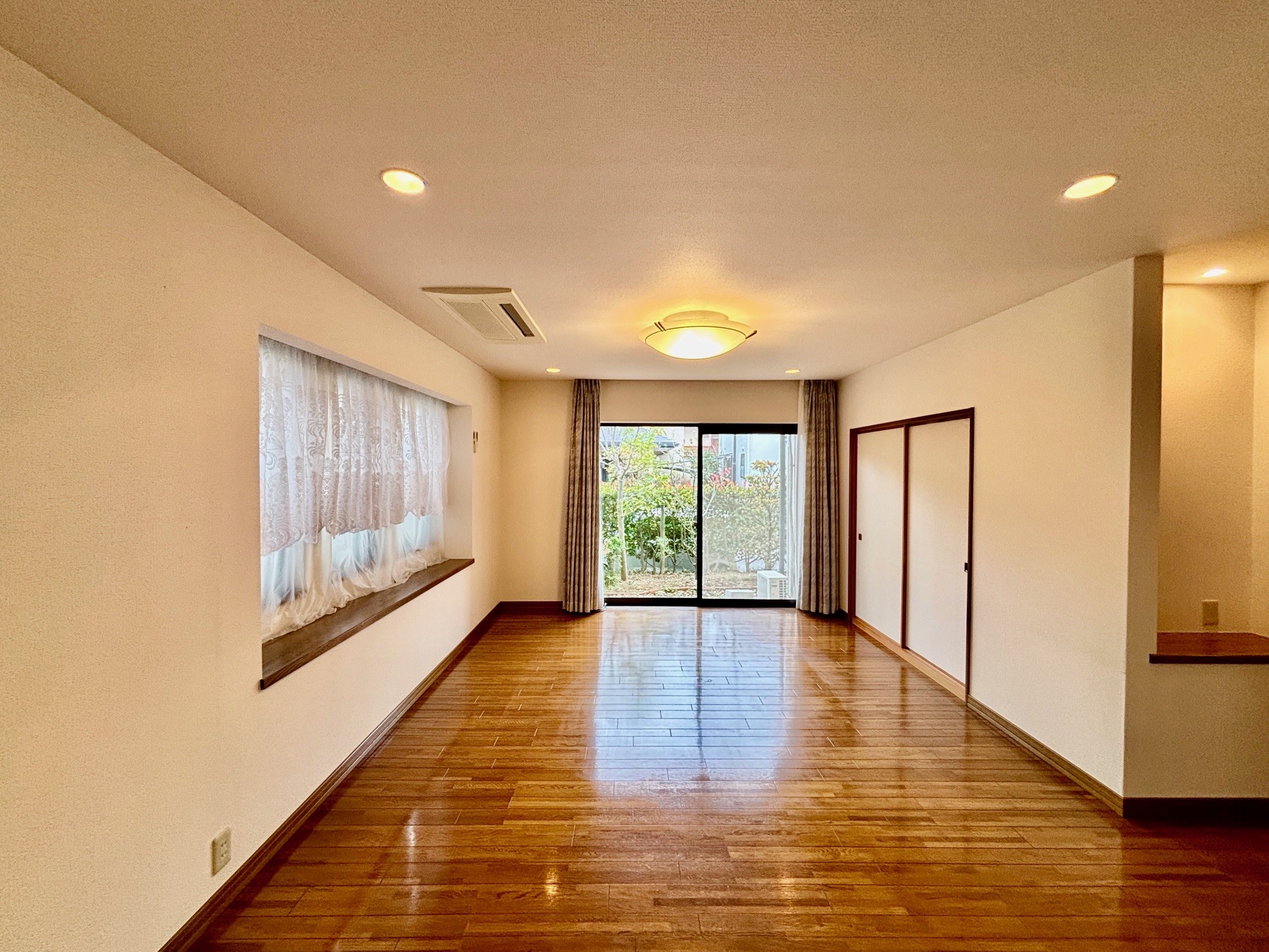 リビング 写真撮影日：10/19/25, 12:00 AM