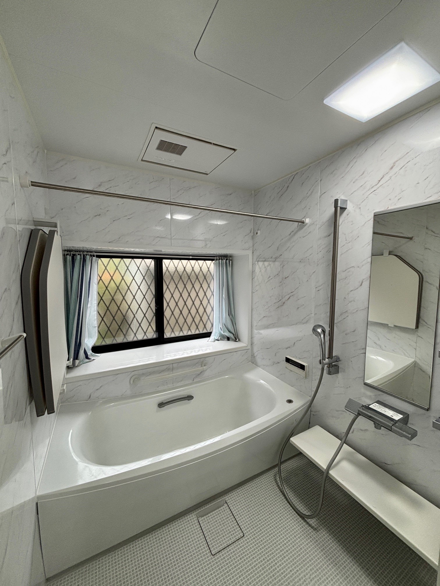 浴室 写真撮影日：10/19/25, 12:00 AM