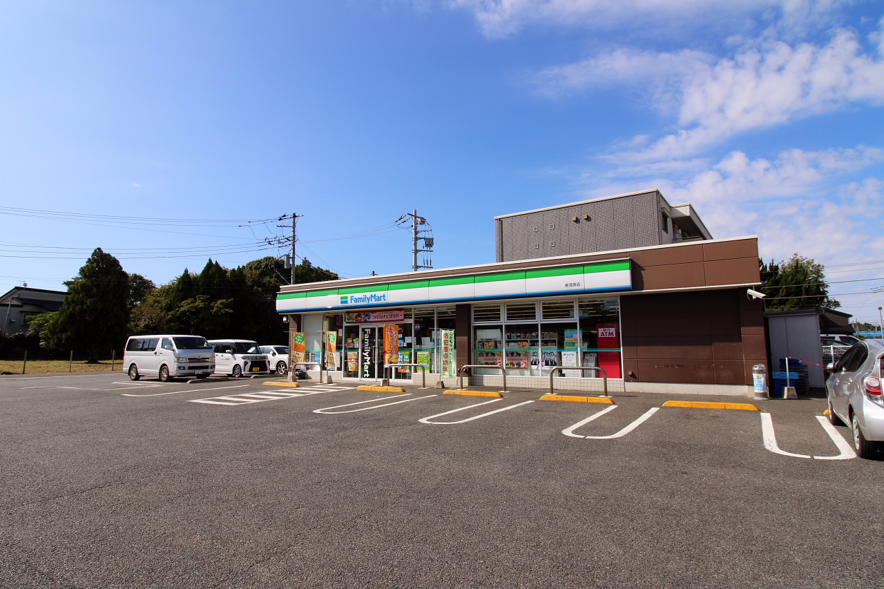 ファミリーマート新茂原店　徒歩1分