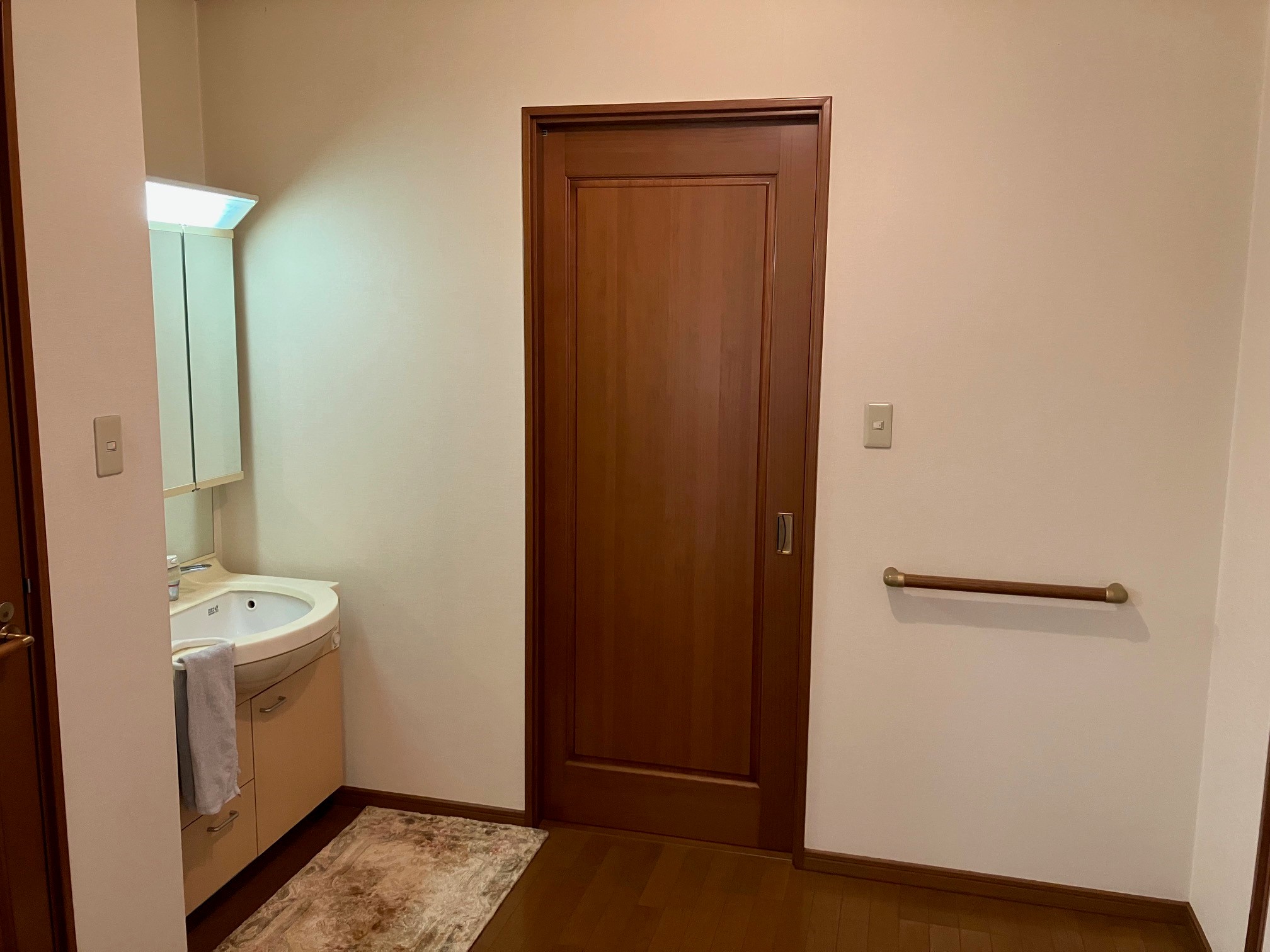 2階廊下・洗面化粧台  写真撮影日：7/1/25, 12:00 AM