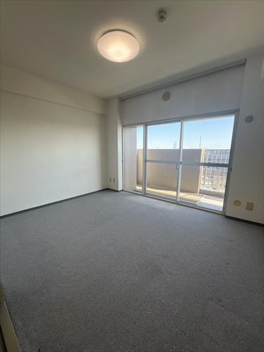 洋室（約６．８帖）