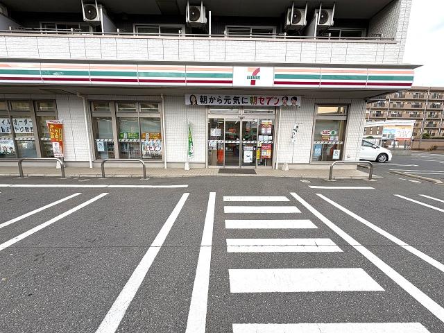 セブンイレブン京成大久保駅南店 700m 写真撮影日：2026-03-15