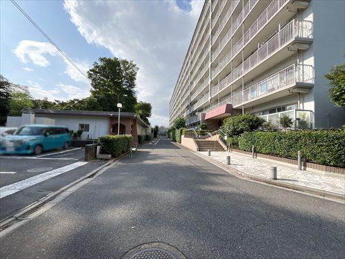前面道路（２０２６年６月撮影）