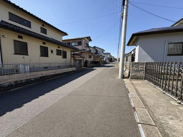 前面道路含む現地写真  写真撮影日：2026-08-24