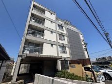 京成本線「谷津」駅徒歩13分、JR「津田沼」駅にもバスでアクセスが可能です。