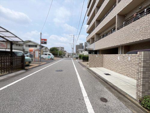 前面道路（２０２６年７月撮影）