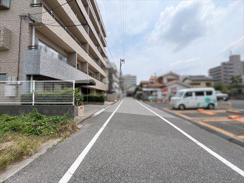 前面道路（２０２６年７月撮影）