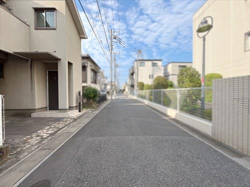 前面道路（２０２６年７月撮影）