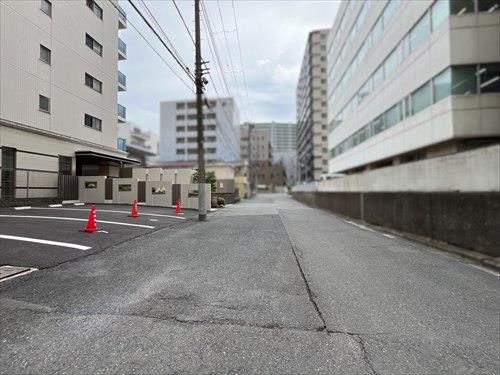 前面道路（２０２６年８月撮影）