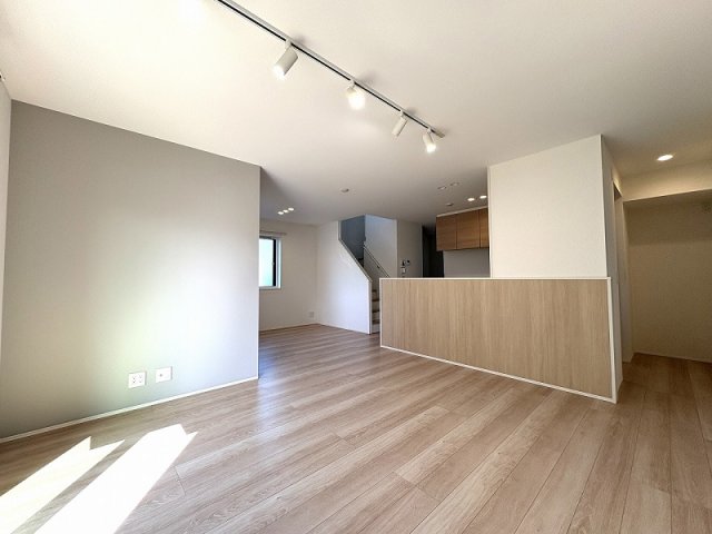 リビング  写真撮影日：2026-10-03