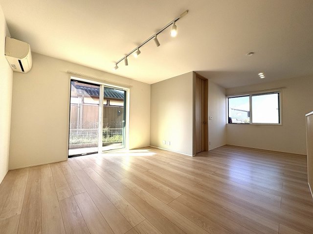 リビング  写真撮影日：2026-10-03