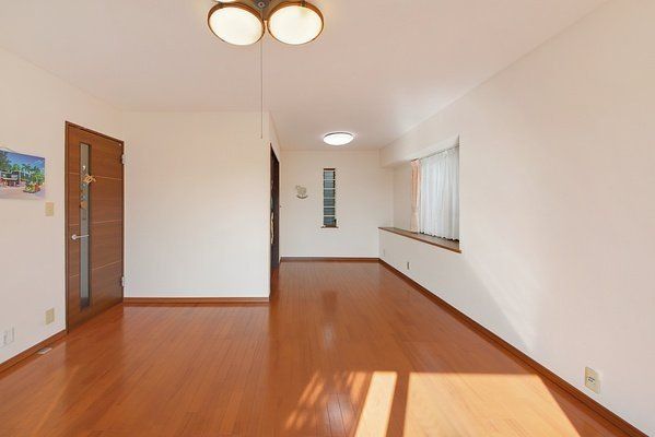 3面採光の明るいLD（家具・調度品等は価格に含まれません。）