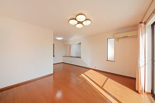 3面採光の明るいLD（家具・調度品等は価格に含まれません。）