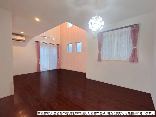 リビング  写真撮影日：2026-10-04