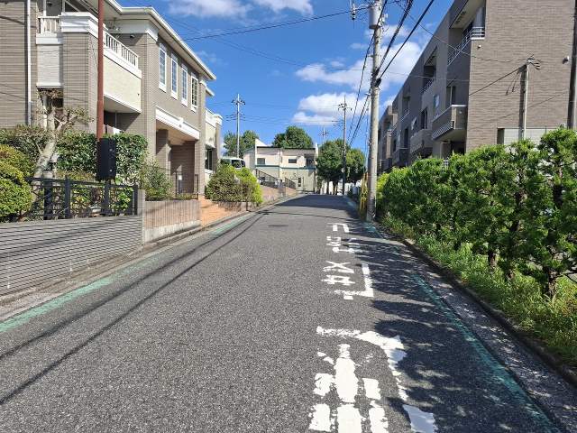 前面道路含む現地写真  写真撮影日：2026-10-09