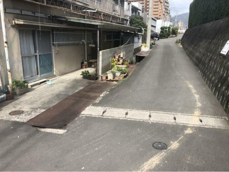 前面道路（南側） 写真撮影日：3/20/23, 12:00 AM