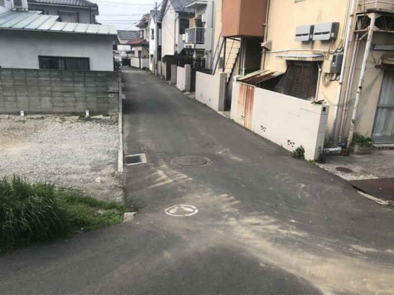 前面道路（西側） 写真撮影日：3/20/23, 12:00 AM