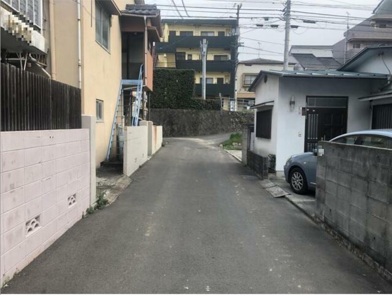 前面道路（西側） 写真撮影日：3/20/23, 12:00 AM