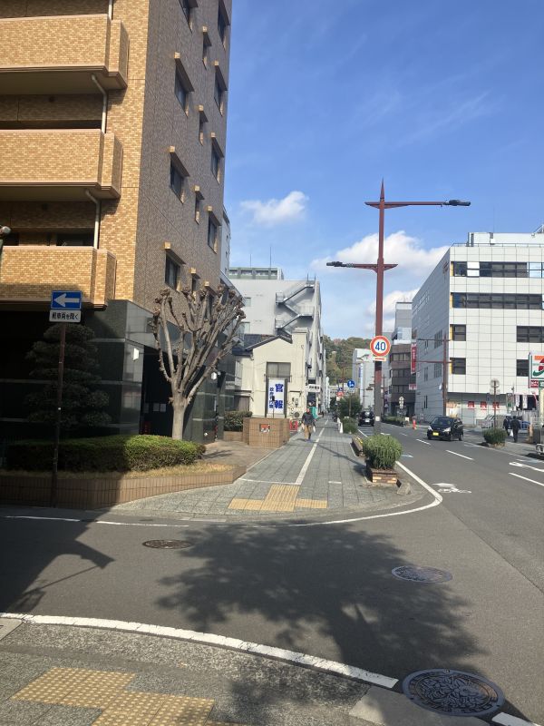 東側駐車場 写真撮影日：12/8/25, 12:00 AM