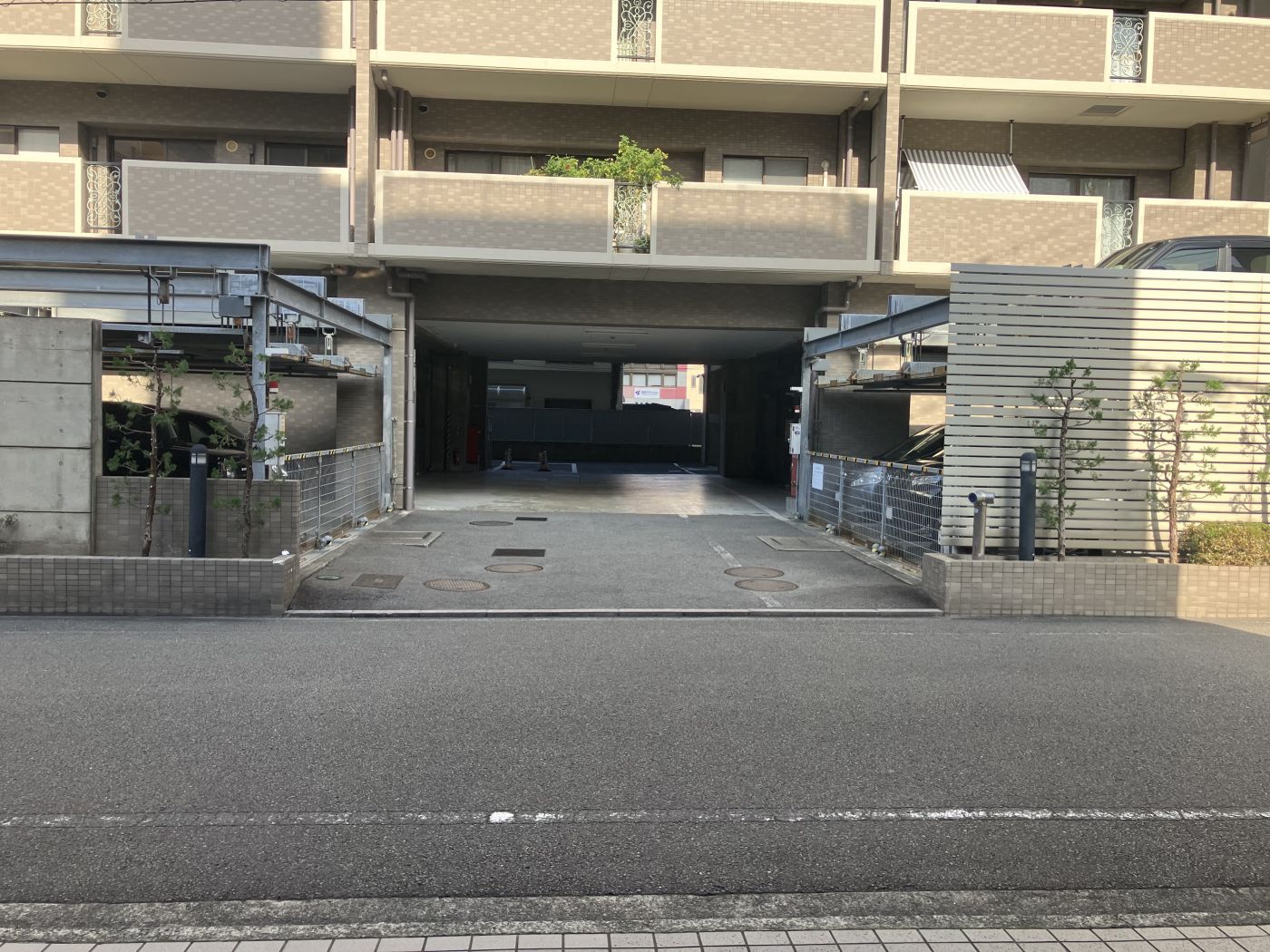 駐車場 写真撮影日：12/8/25, 12:00 AM