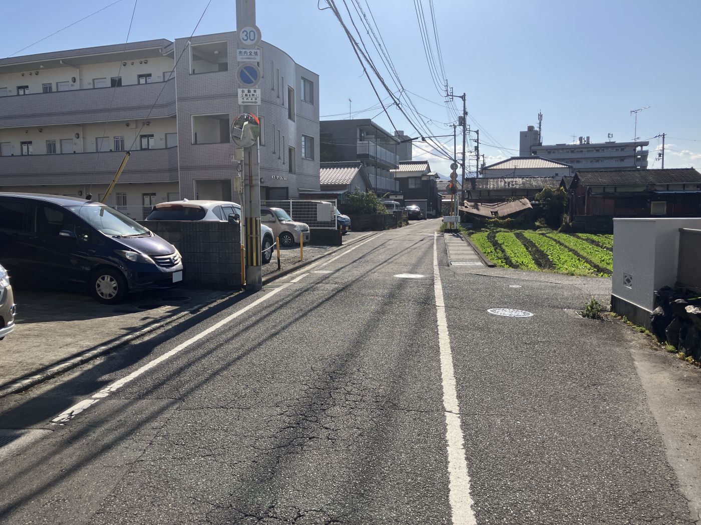 前面道路（北から）