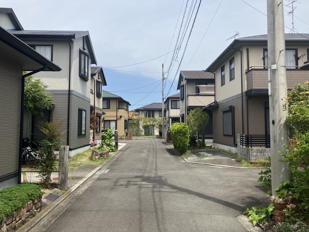 前面道路　南から北 写真撮影日：4/25/26, 12:00 AM