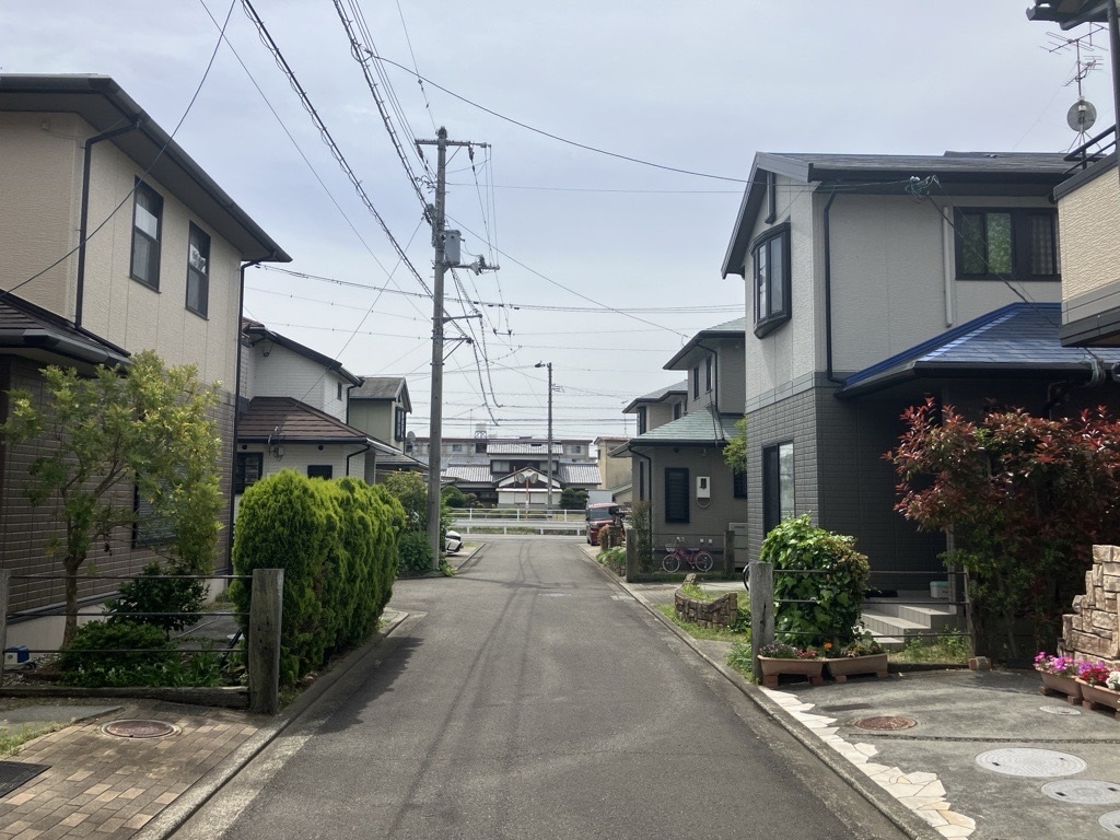 前面道路　北から南 写真撮影日：4/25/26, 12:00 AM