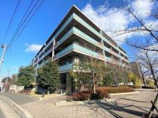 2012年8月築、三菱商事株式会社分譲マンションです。閑静な住宅街にあり、落ち着いた生活が叶います。