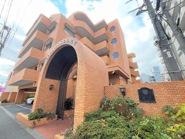 近隣駐車場を売主様が確保されており、当該区画を継承可能です。詳細はお問い合わせくださいませ。