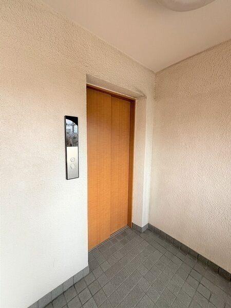 エレベーターが設置されており、荷物が多いときなども目的階までスムーズに移動することができます。