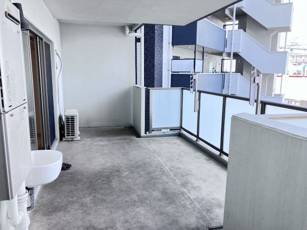 バルコニー  写真撮影日：2025-03-08