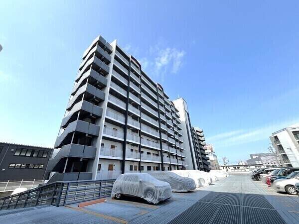 JR篠栗線「柚須」駅まで徒歩17分。バス停もほど近く、通勤や通学の際にも便利にご利用いただけます。