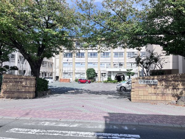 諏訪野中学校 560m 写真撮影日：2025-03-14 