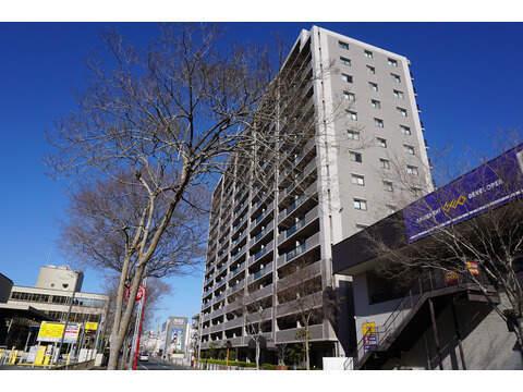 総戸数139戸のSRC造。地下鉄空港線・JR筑肥線「姪浜」駅徒歩2分。通勤・通学に便利な立地です。
