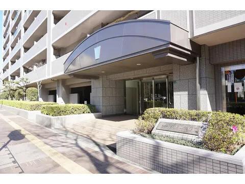 三菱地所分譲「パークハウス」シリーズ。三菱地所コミュニティによる日勤管理、オートロック付き。